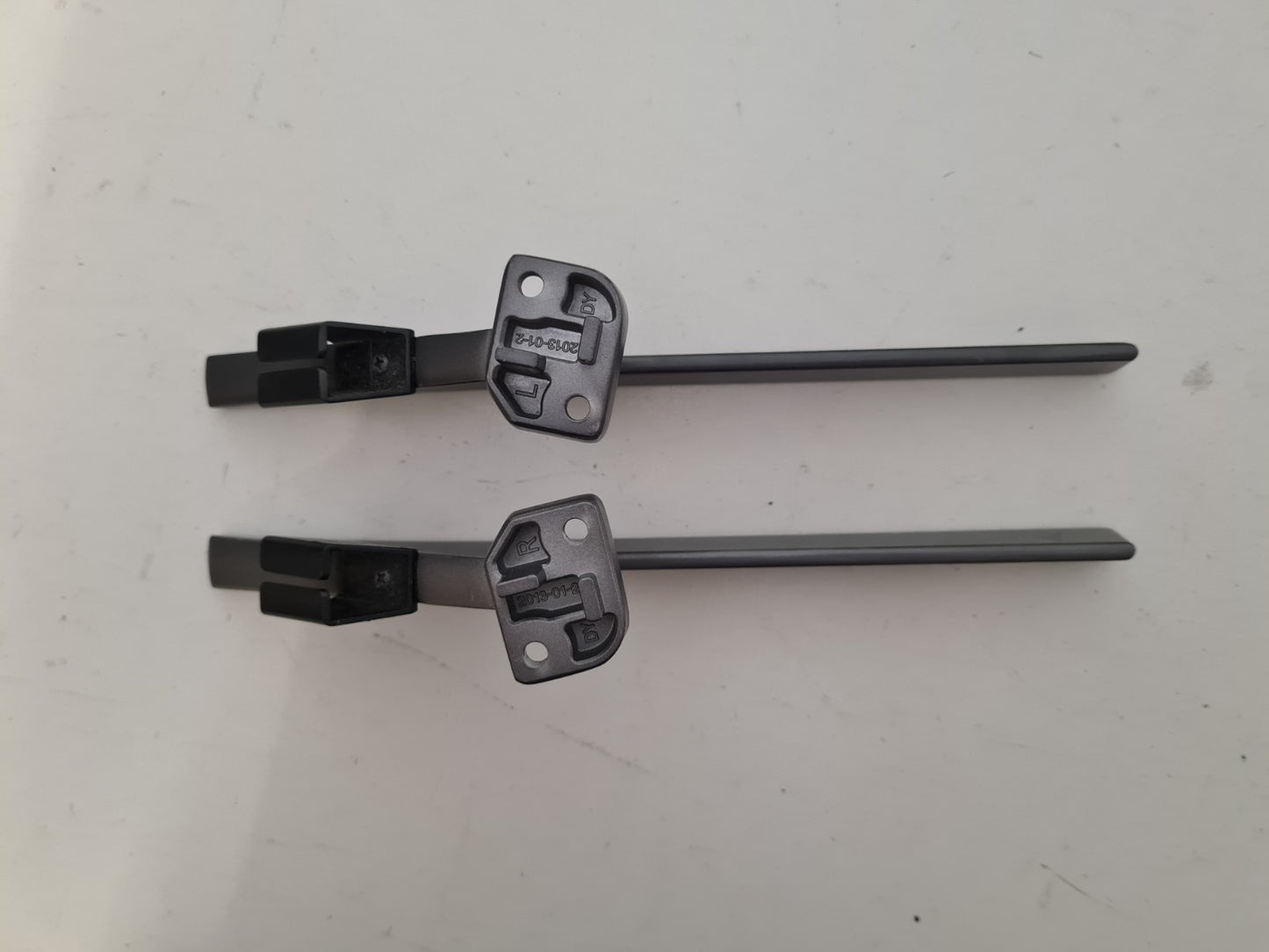 HISENSE 55A7G L&R FEET