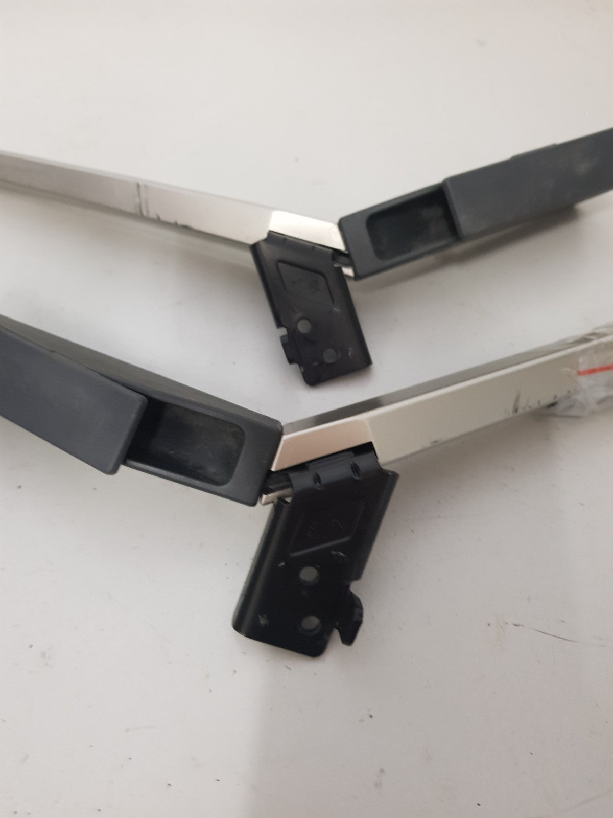 SONY KD- 43X7500F L&R FEET & SCREWS