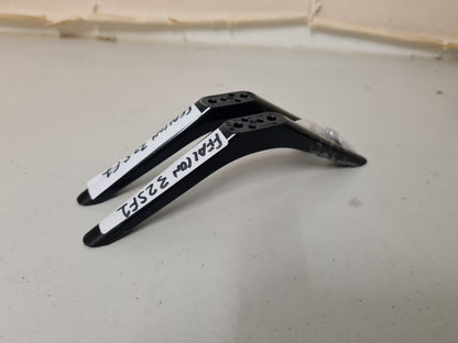 FFALCON 32SF1 L&R FEET & SCREWS