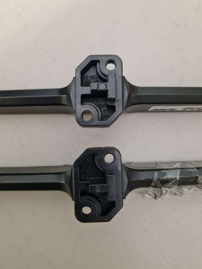 HISENSE 75Q6QAU L&R FEET & SCREWS