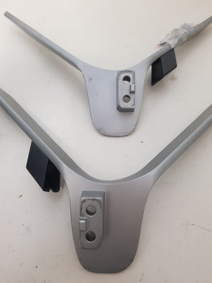 HISENSE 65S8 L&R FEET & SCREWS