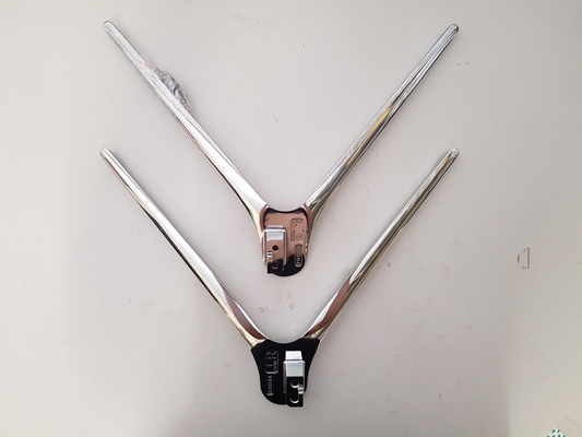 GENUINE HISENSE 65R7 L&R FEET & SCREWS