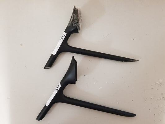 GENUINE MI LE65M5-AR L&R FEET & SCREWS