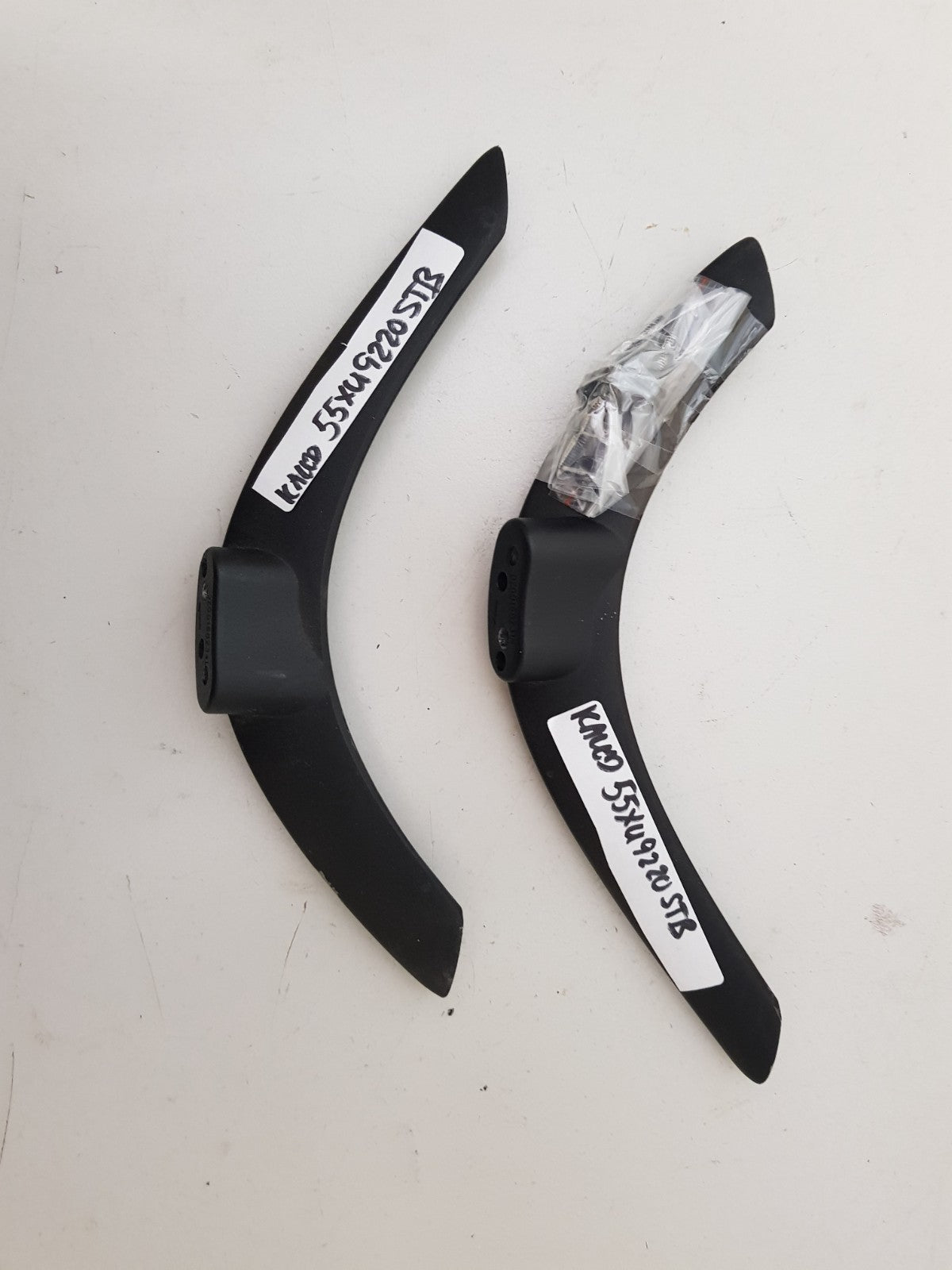KOGAN KALED55XU9220STB L&R FEET & SCREWS