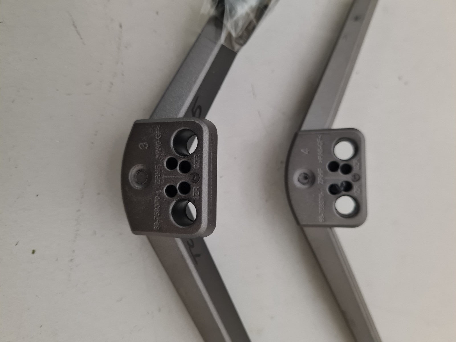 TCL 50C645 L&R FEET & SCREWS