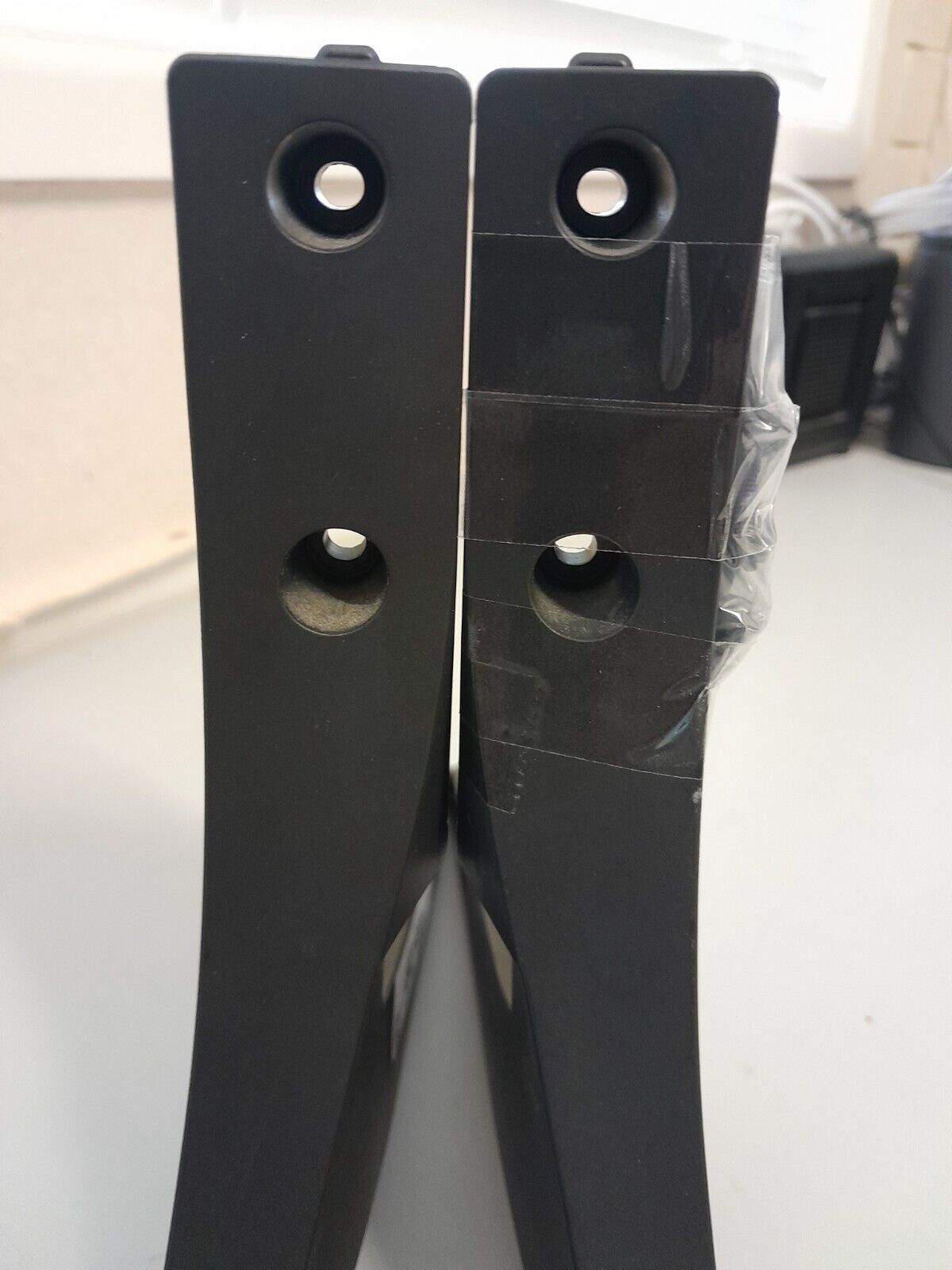 GENUINE LG 55UF680T L&R FEET & SCREWS