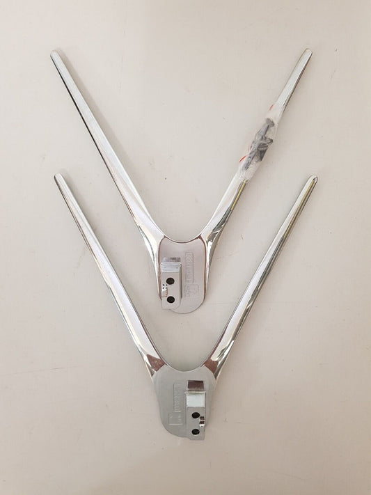 GENUINE HISENSE 55R7 L&R FEET & SCREWS