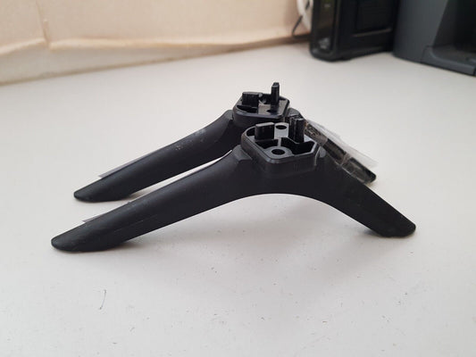 GENUINE HISENSE 32S4 L&R FEET & SCREWS