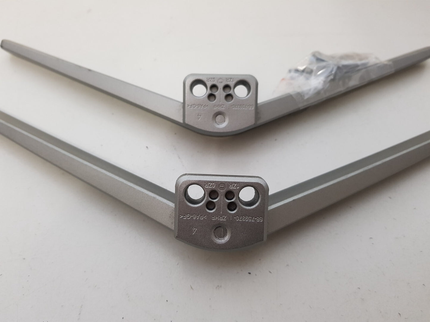 GENUINE TCL 50P725 L&R FEET & SCREWS