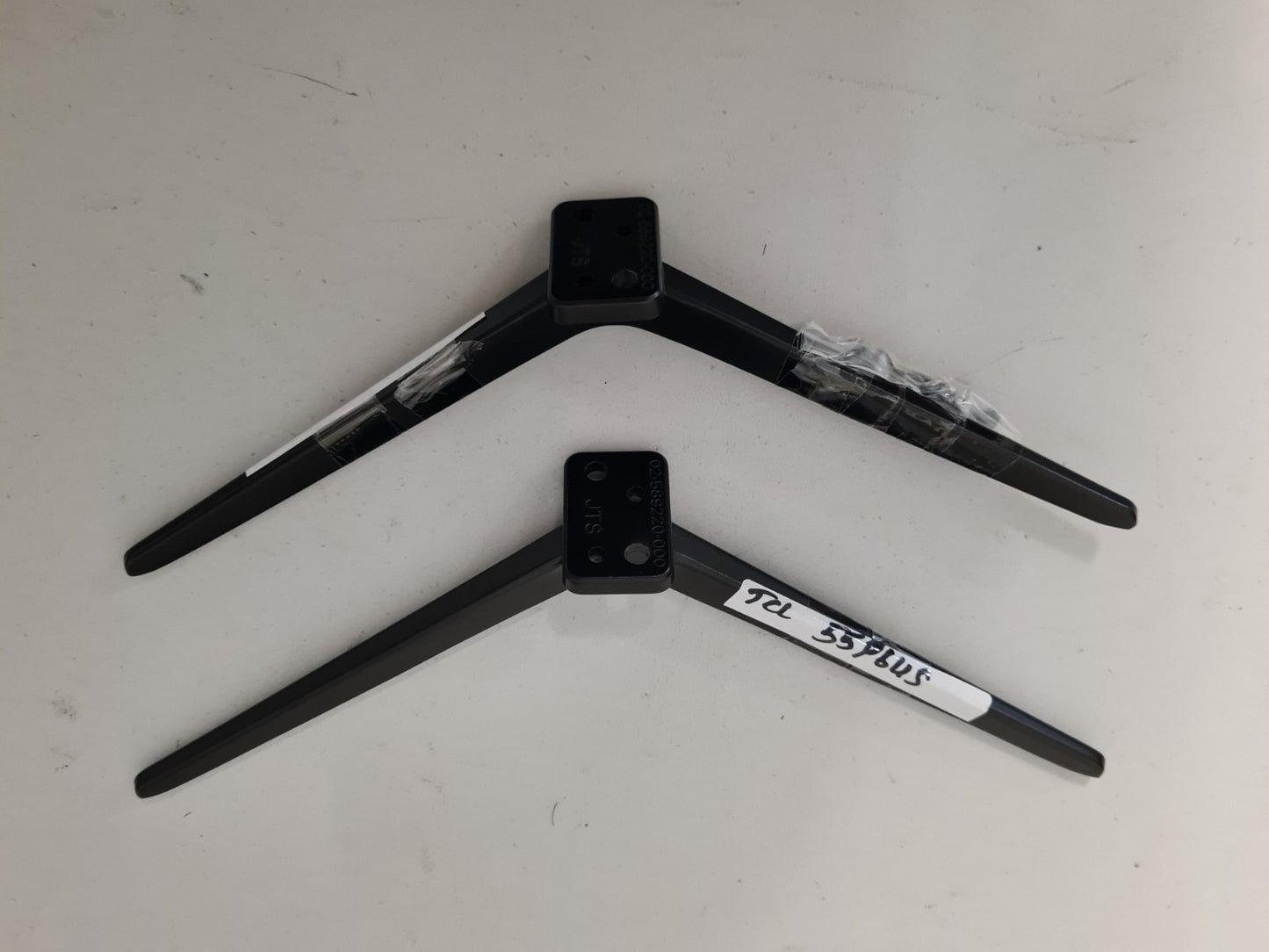 TCL 55P6US L&R FEET & SCREWS