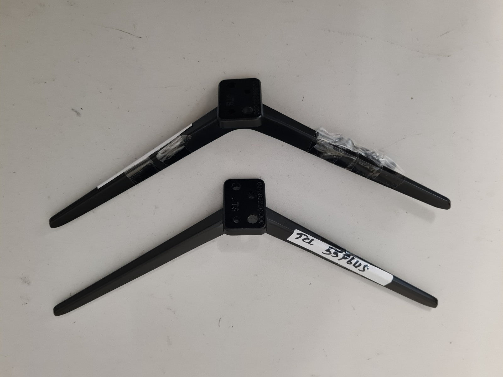 TCL 55P6US L&R FEET & SCREWS