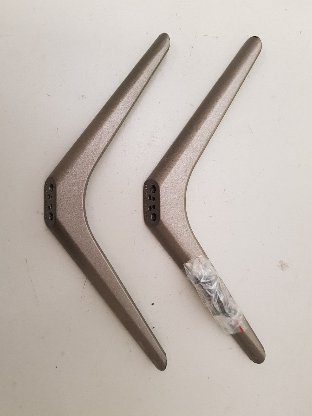 TCL 65P4USM L&R FEET & SCREWS