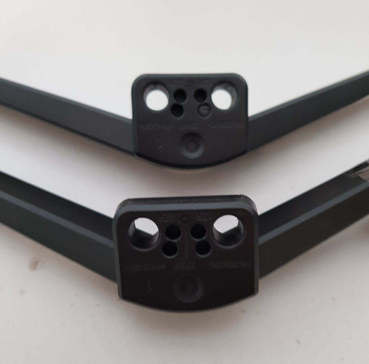 GENUINE TCL 55P615 L&R FEET & SCREWS