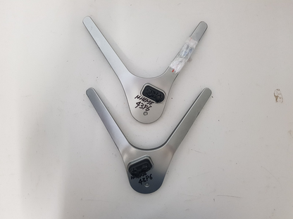 HISENSE 43P6 L&R FEET & SCREWS