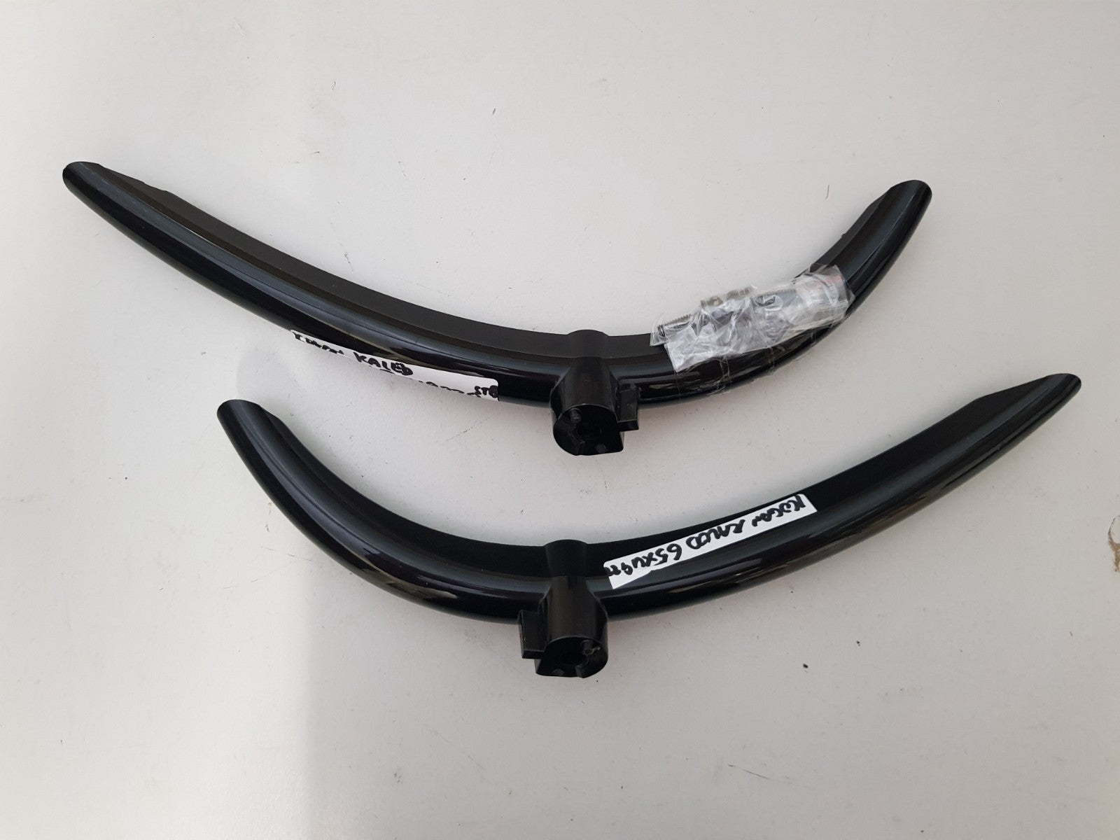 KOGAN KALED65XU9220STB L&R FEET & SCREWS