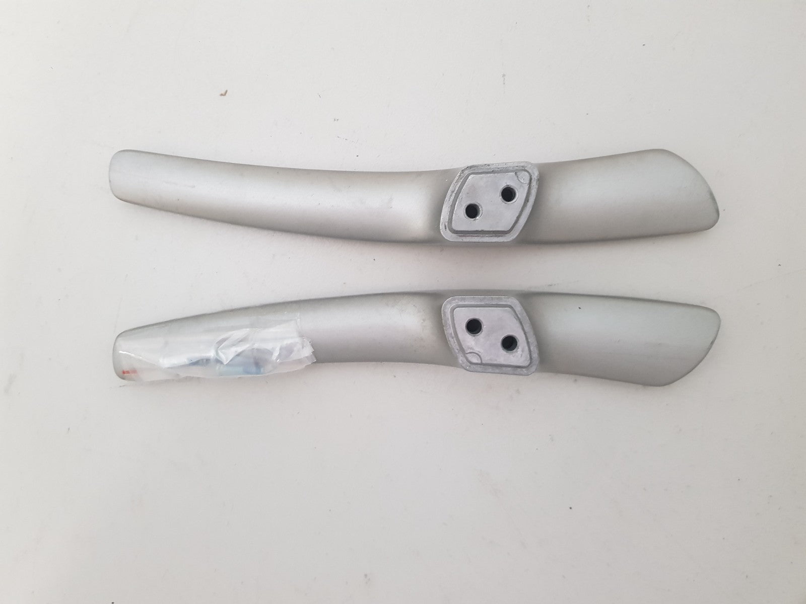 HISENSE 50K370PG L&R FEET & SCREWS