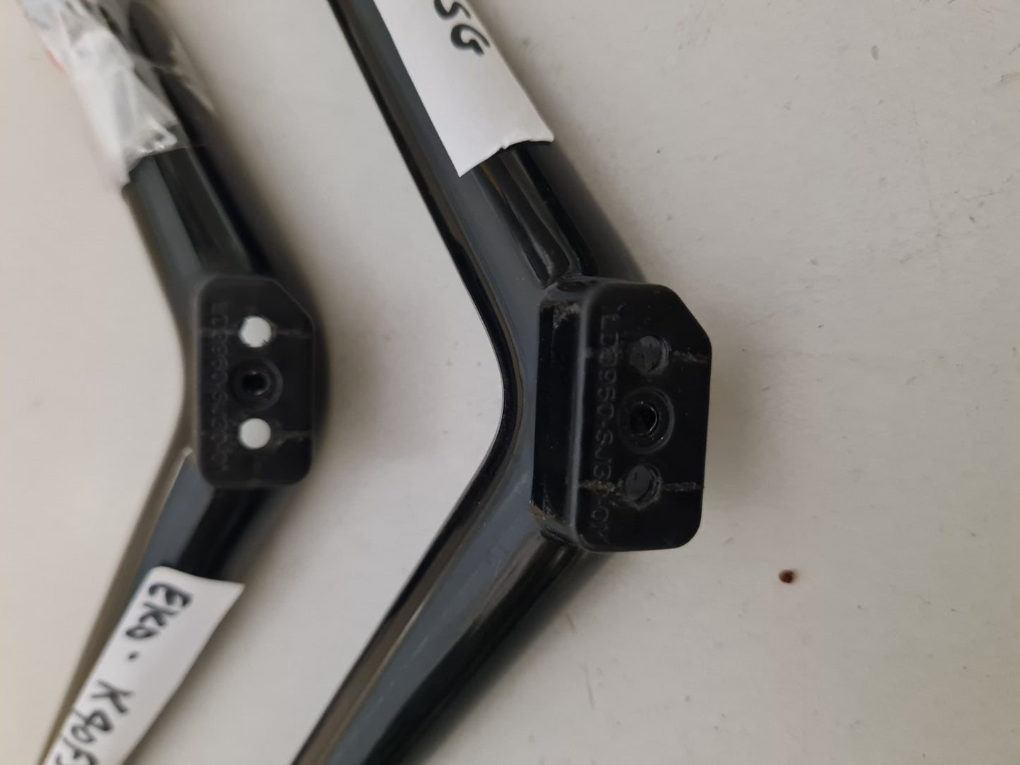 EKO K40FSG L&R FEET & SCREWS