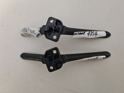 HISENSE 43S4 L&R FEET & SCREWS