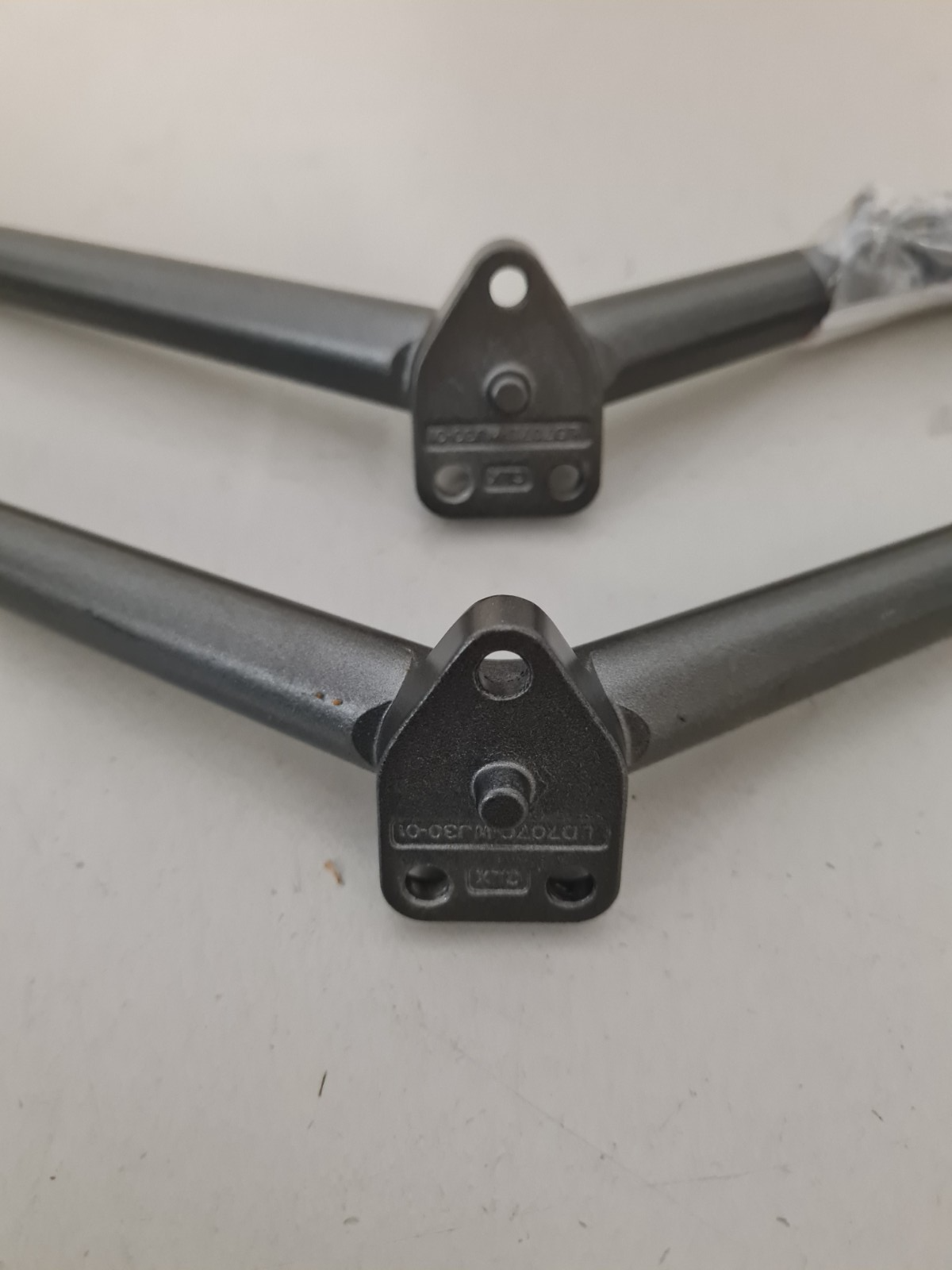 BLAUPUNKT BP650USG9700 L&R FEET & SCREWS
