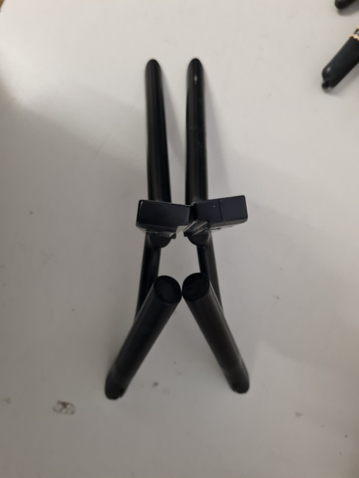 SAMSUNG QA82Q75RAW L&R FEET