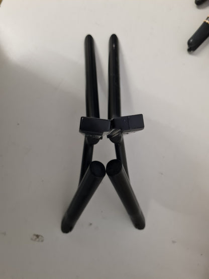 SAMSUNG QA82Q75RAW L&R FEET