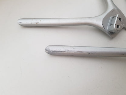 HISENSE 65R6 L&R FEET & SCREWS