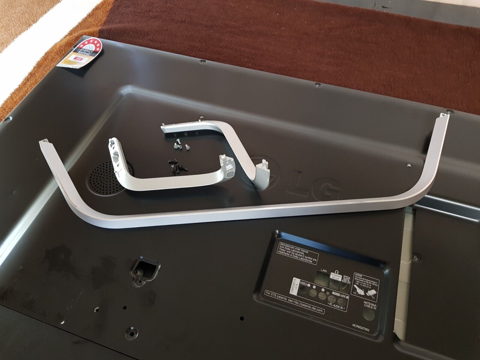 GENUINE LG 55LB7500 STAND & SCREWS
