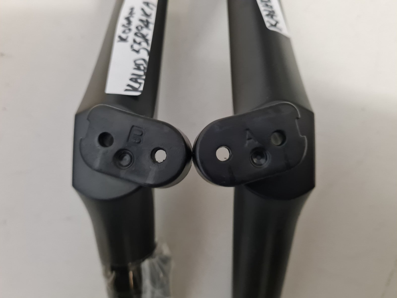 KOGAN KALED55R94KA L&R FEET & SCREWS