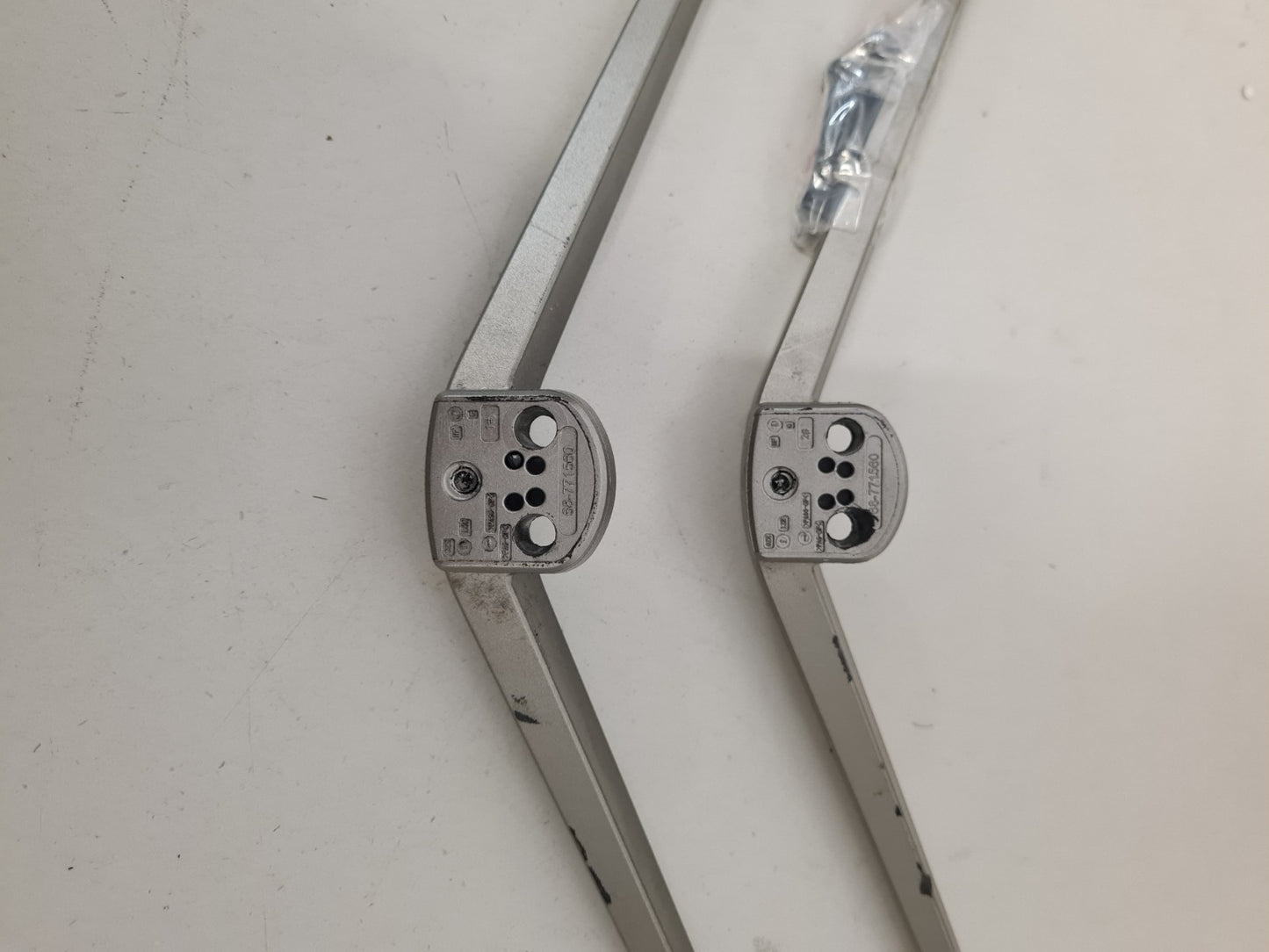 TCL 65P715 L&R FEET & SCREWS