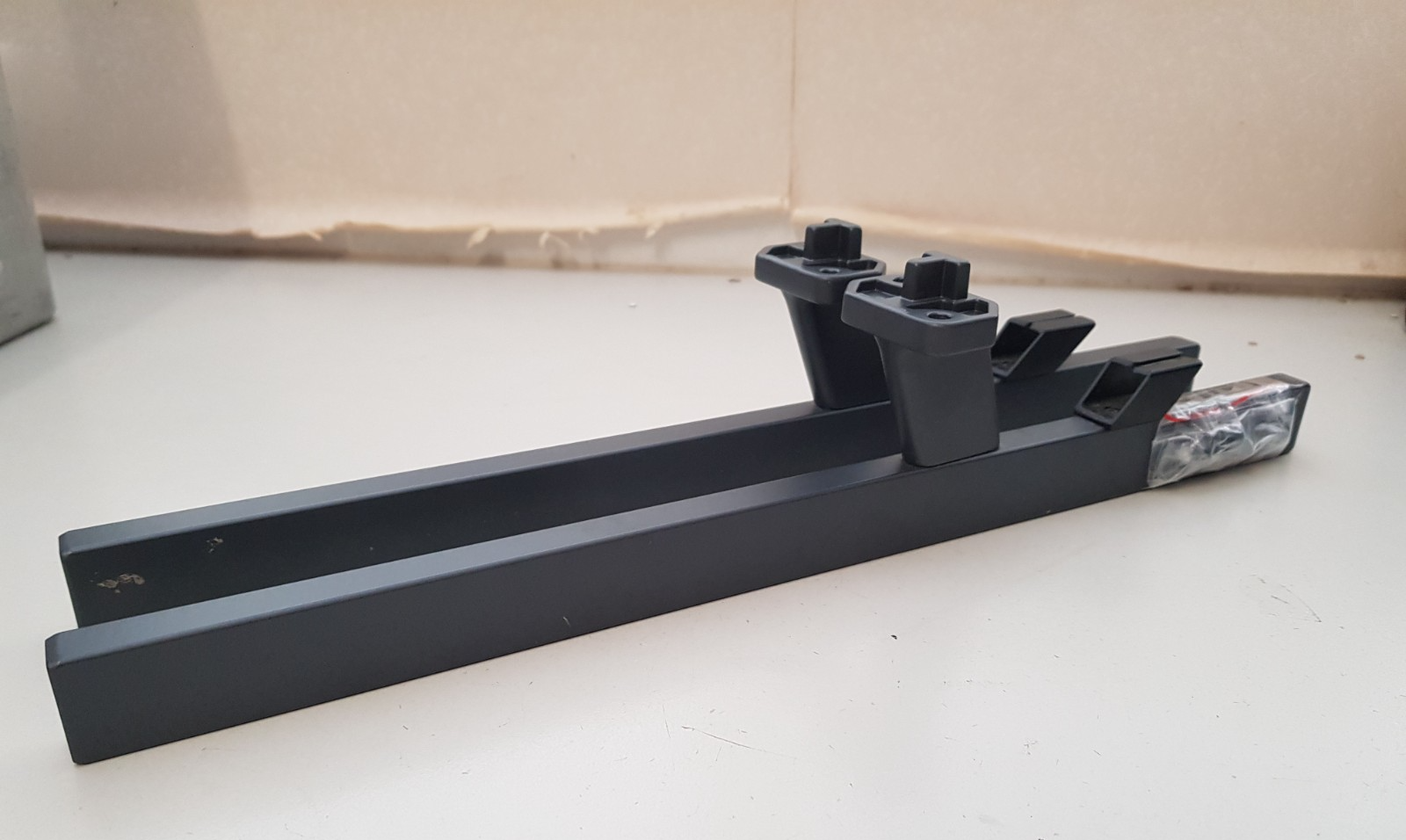 GENUINE HISENSE 75U6KAU L&R FEET & SCREWS