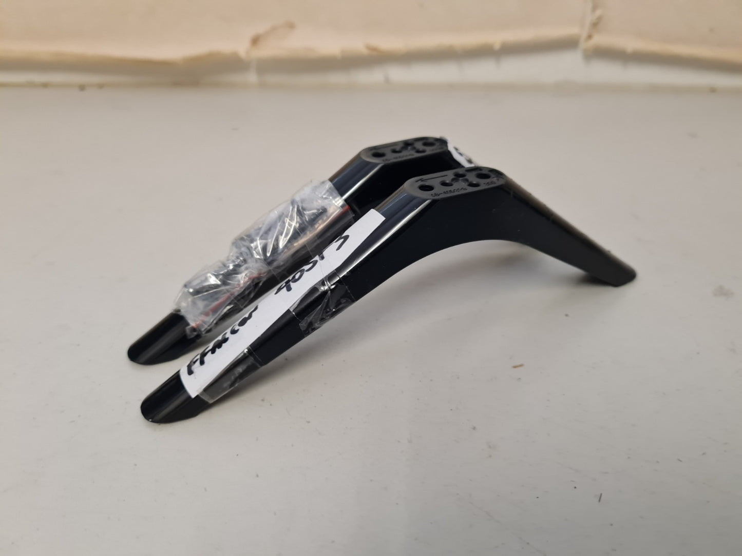 FFALCON 40SF3 L&R FEET & SCREWS