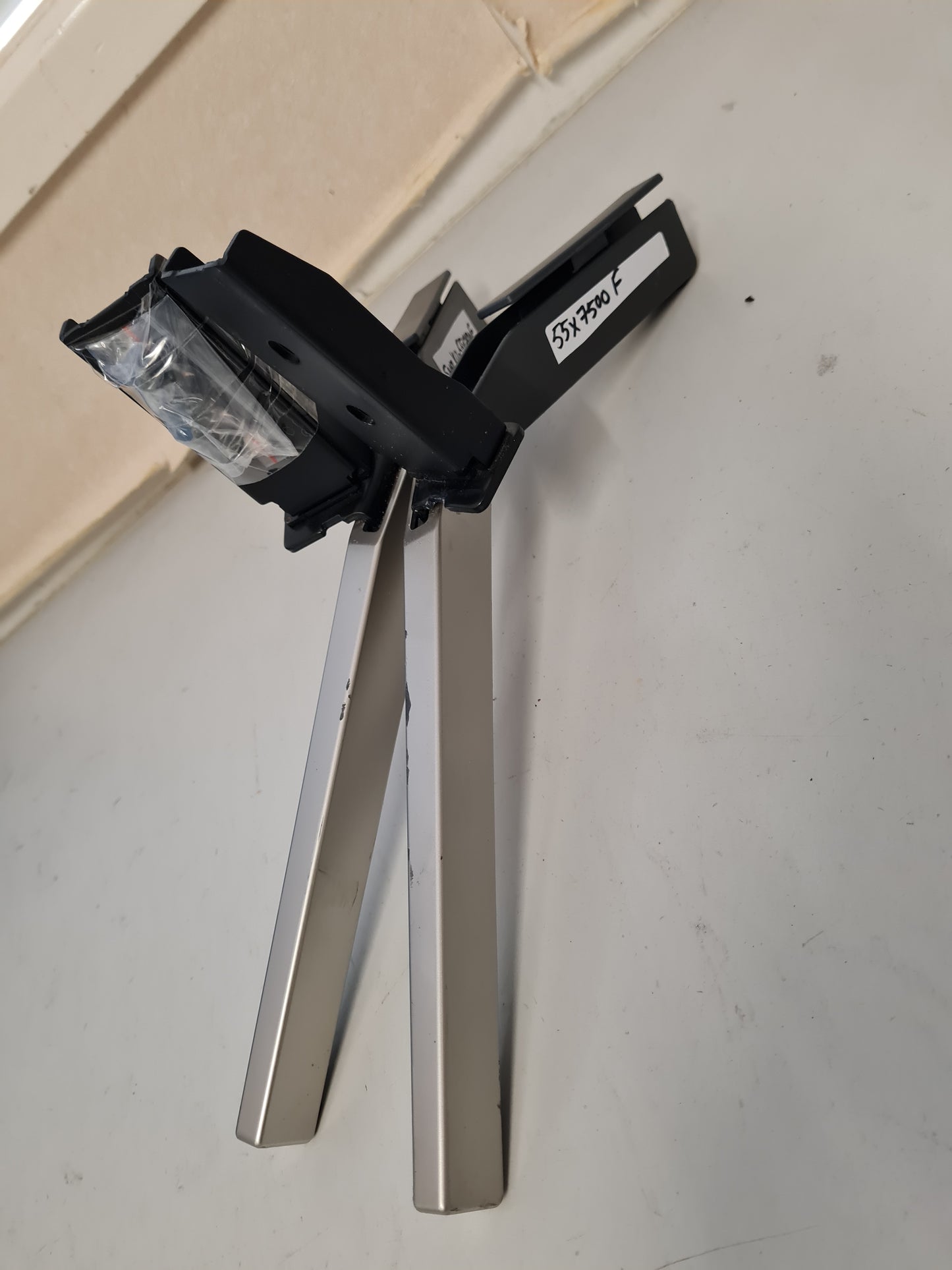 SONY KD- 55X7500F L&R FEET & SCREWS