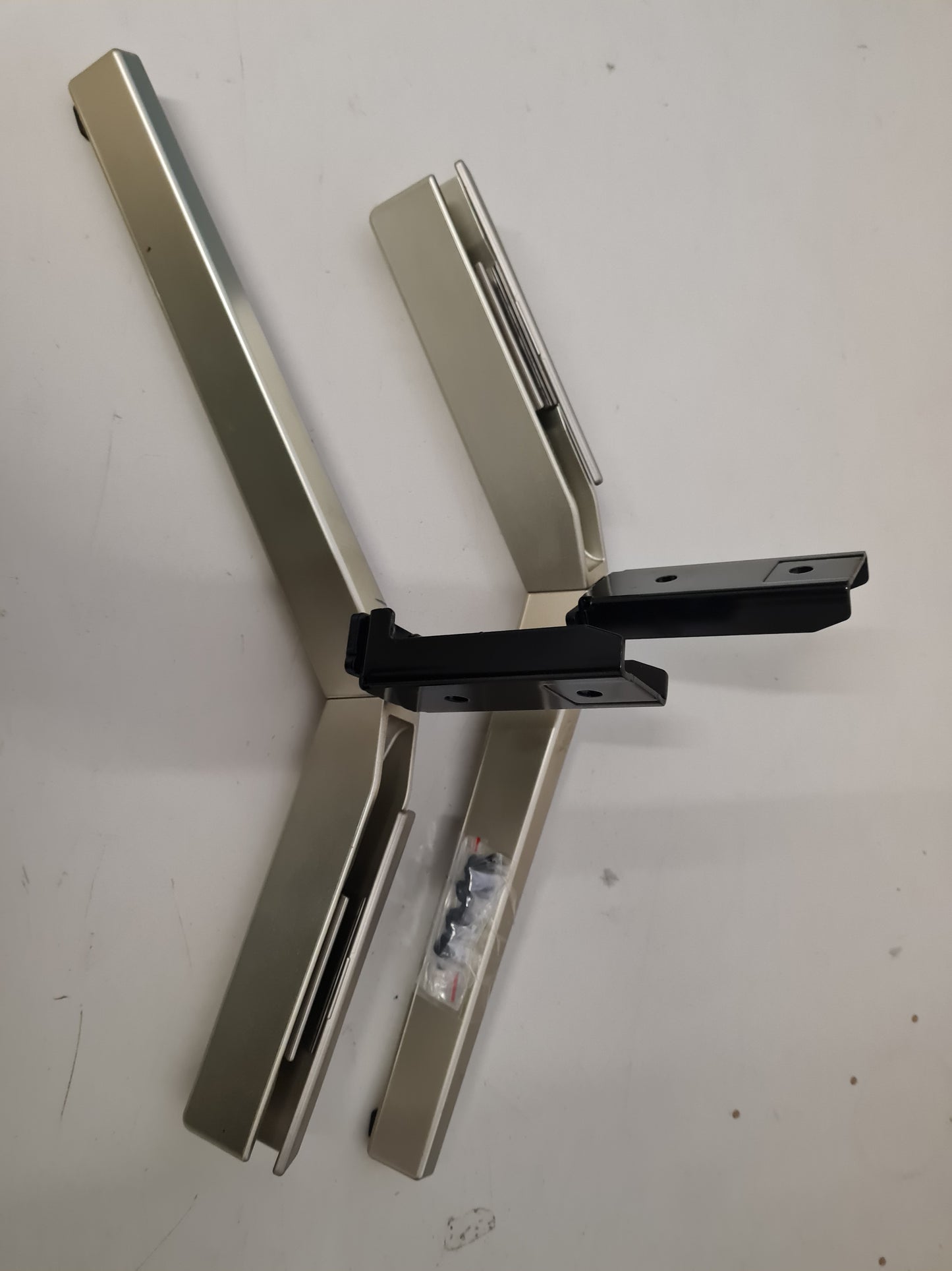 SONY 75X7800F L&R FEET/STAND & SCREWS.