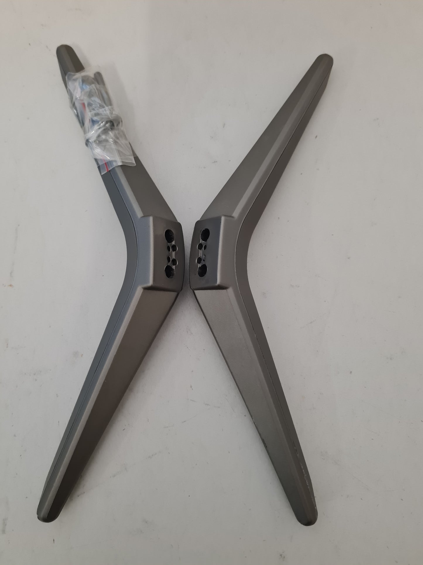 FFALCON 65UF1 L&R FEET/STAND & SCREWS